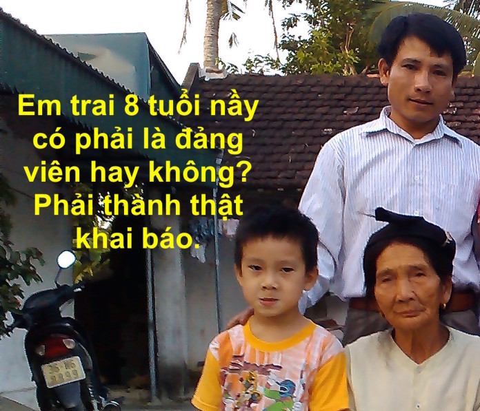 Mục sư Nguyễn Trung Tôn cùng mẹ và đứa con trai 8 tuổi.