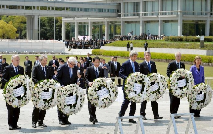 Các Ngoại trưởng G7 đặt vòng hoa tưởng niệm những nạn nhân bom nguyên tử ở Hiroshima