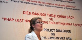 Giám đốc Chương trình Phát triển Liên Hiệp Quốc (UNDP) tại Việt Nam bà Luoise Chamberlain