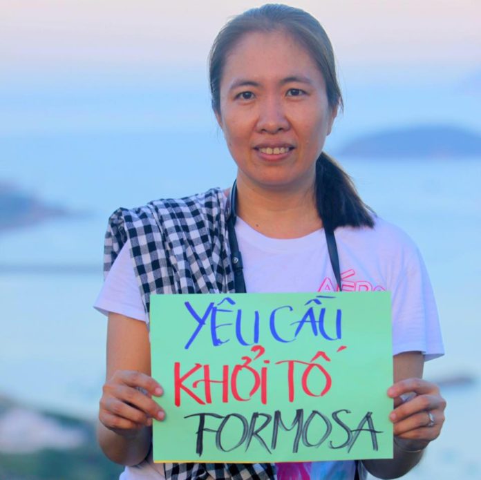Blogger Mẹ Nấm trong một lần xuống đường chống Formosa. Ảnh: Blog nhân vật