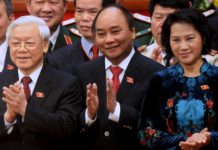 Từ trái sang: Tổng Bí thư Nguyễn Phú Trọng, Thủ tướng Nguyễn Xuân Phúc và Chủ tịch Quốc hội Nguyễn Thị Kim Ngân tại Đại hội XII, ngày 28/1/2016. Ảnh: VOA
