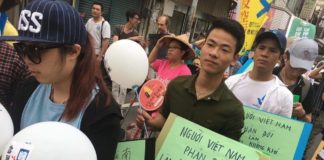 Đông đảo người Việt đã cùng người dân Đài Loan biểu tình hôm 10 Tháng 6 tại Tồ Liêu, Đài Trung, Đài Loan nhằm phản đối Formosa gây ô nhiễm môi trường làm ảnh hưởng tới cuộc sống của người dân ở khắp vùng Yuanlin.
