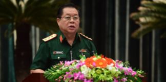 Thượng tướng Nguyễn Trọng Nghĩa, Phó Chủ nhiệm Tổng cục chính trị, Quân đội "Nhân dân" Việt Nam, nói quân đội có “Lực lượng 47” với hơn 10.000 người, hoạt động trên mạng, sẵn sàng chủ động tác chiến, đấu tranh với các quan điểm sai trái hàng giờ, hàng phút, hàng giây. Ảnh: VOA