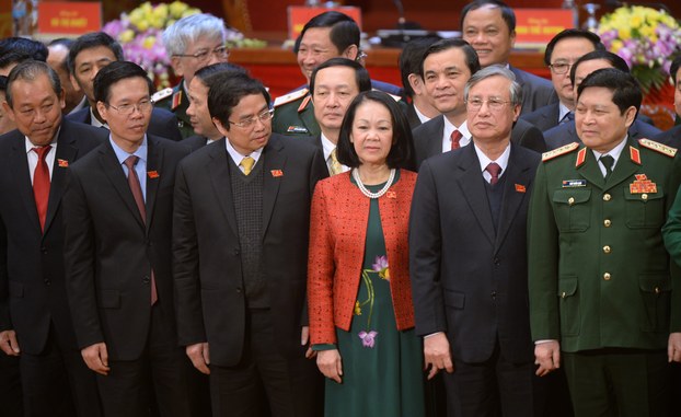 Ông Trần Quốc Vượng (thứ 2, từ phải)và các thành viên Bộ Chính trị và Ban Chấp hành Trung ương Đảng Cộng sản Việt Nam tại buổi bế mạc Đại hội Đảng toàn quốc lần thứ 12 của Đảng Cộng sản Việt Nam tại Hà Nội ngày 28/1/2016.. Ảnh: AFP